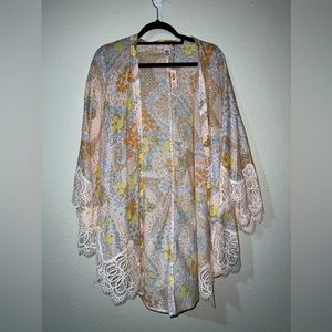 VS Kimono lightweight size ML Medium / Large NWT